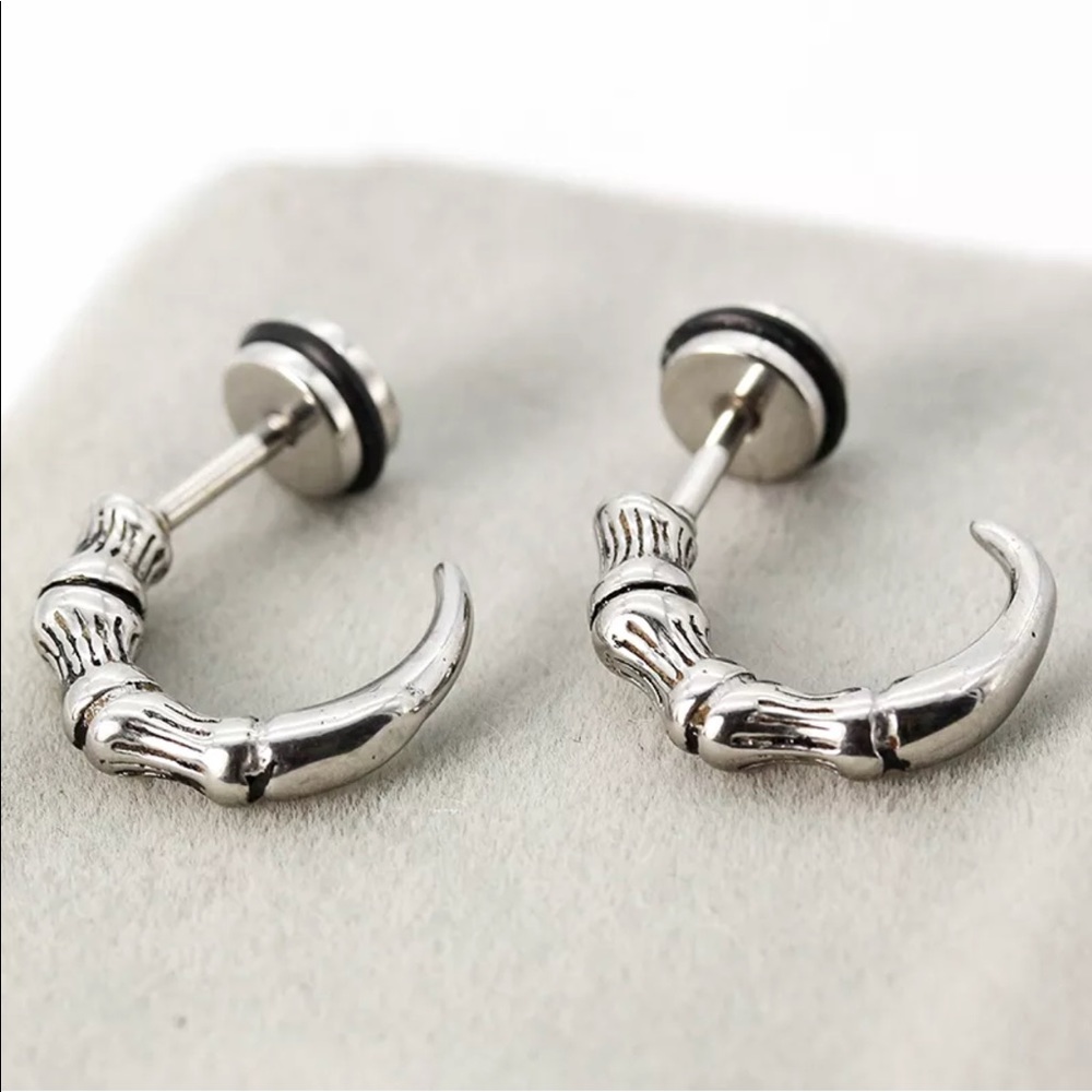 🆕 CLAW EARRINGS - Picture 2 of 3